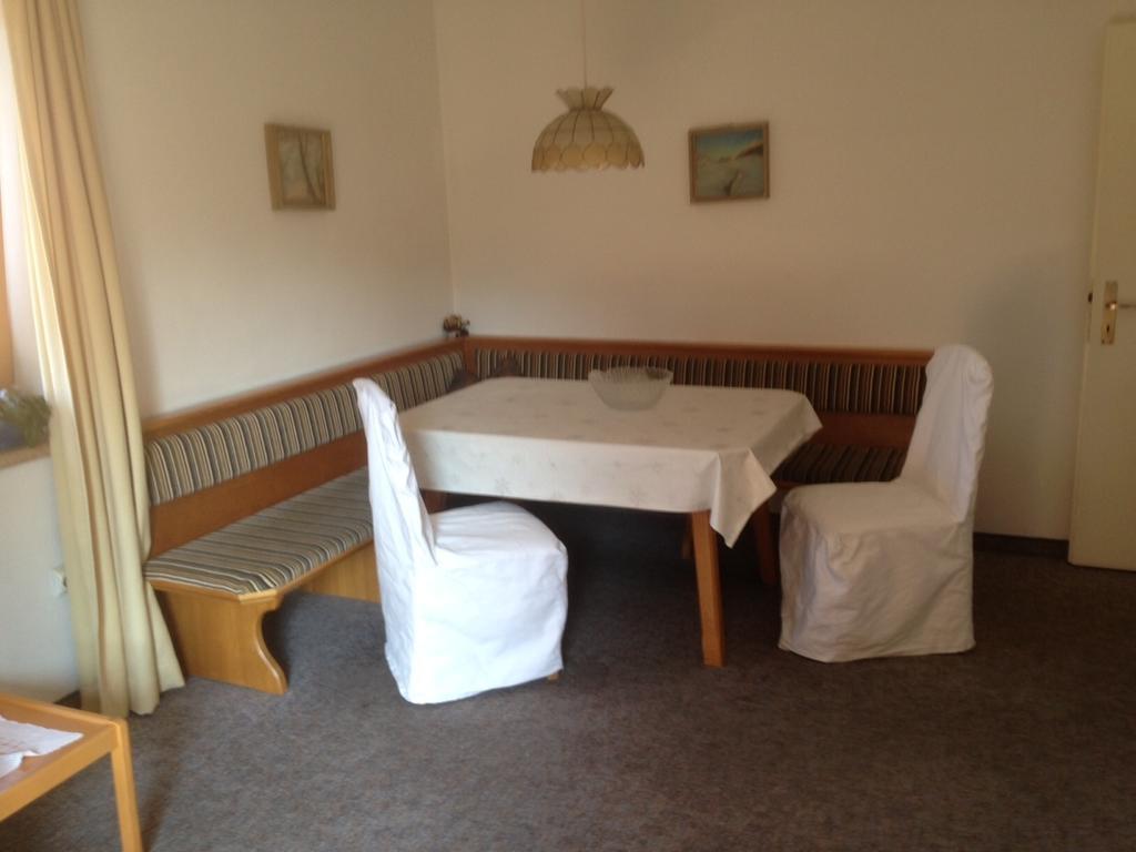 Haus Riedl Apartment Seefeld in Tirol Ruang foto